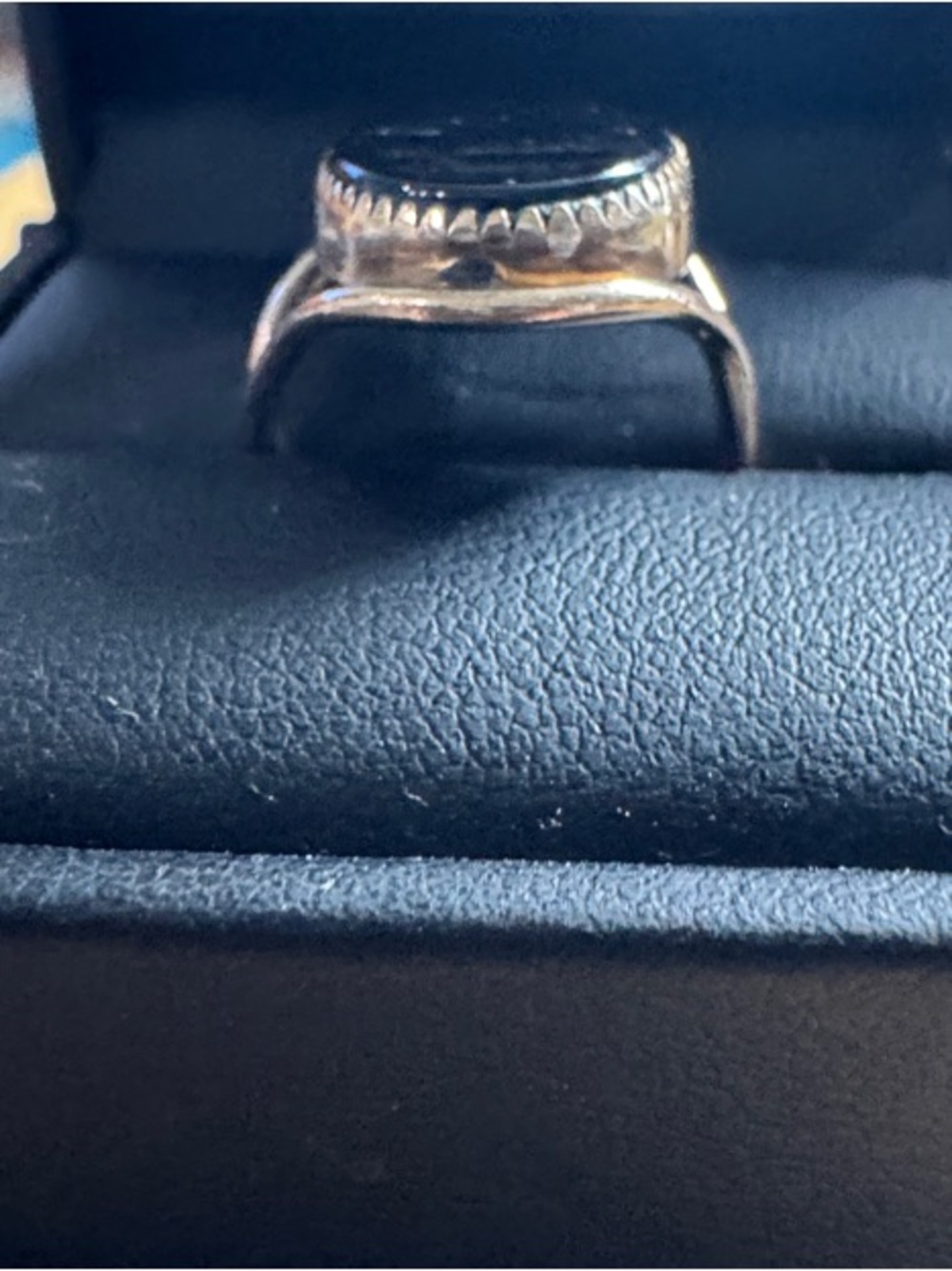 Black Onyx and -2carat gold Signet Ring - - Picture 2 of 7